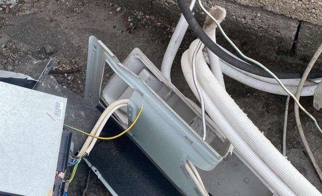 Şanlıurfa'da kablo hırsızları iş başında