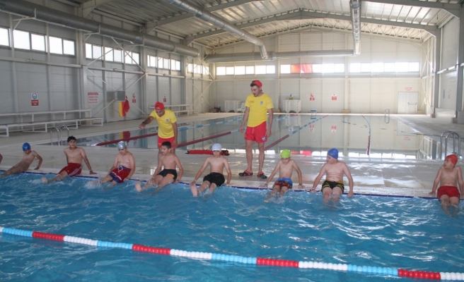 Viranşehir Belediyesi’nin yüzme kursu büyük ilgi görüyor