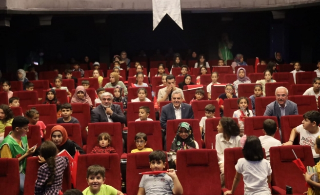 Başkan Beyazgül çocukların sinema sevincine ortak oldu