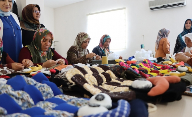Kadınların ürettiği baykuş çantalara yurt dışından talep