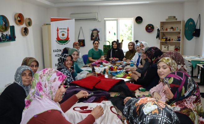 Kadınlara unutulan keçe sanatı ile ilgili eğitim veriliyor