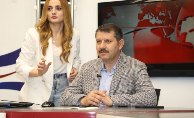Vali Ayhan kameralar karşısına geçip haber sundu