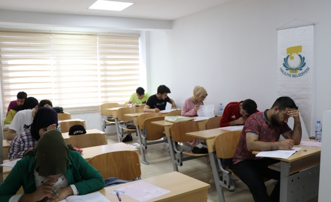 Haliliye Belediyesi'nin eğitim merkezinde hazırlanıp üniversiteyi kazandılar