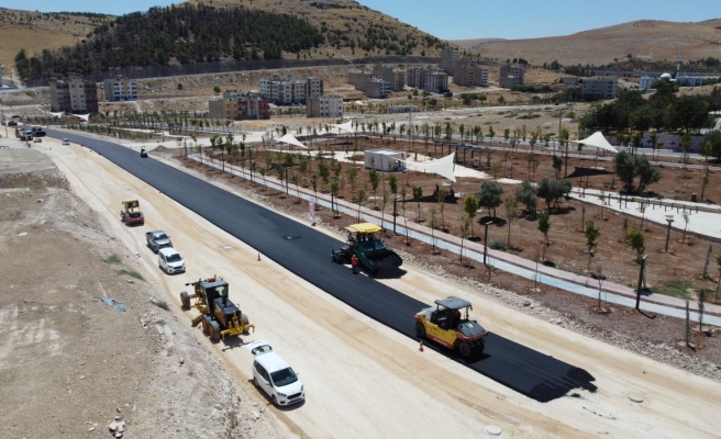 Millet Bahçesi'nin önündeki yol asfaltlandı
