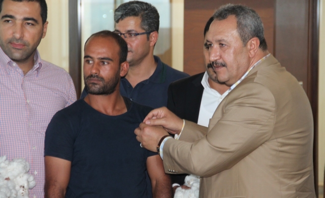 Şanlıurfa’da yılın ilk pamuğu düzenlenen törenle satıldı