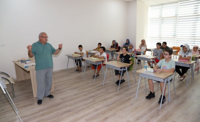 Karaköprü'de çocuklar temel dini bilgiler öğreniyor