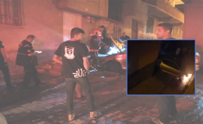 Haliliye'de duvara çarpan otomobil alev alarak yandı