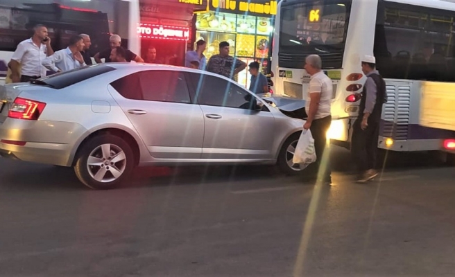 Haliliye’de şehir içi otobüsü ile otomobil çarpıştı!