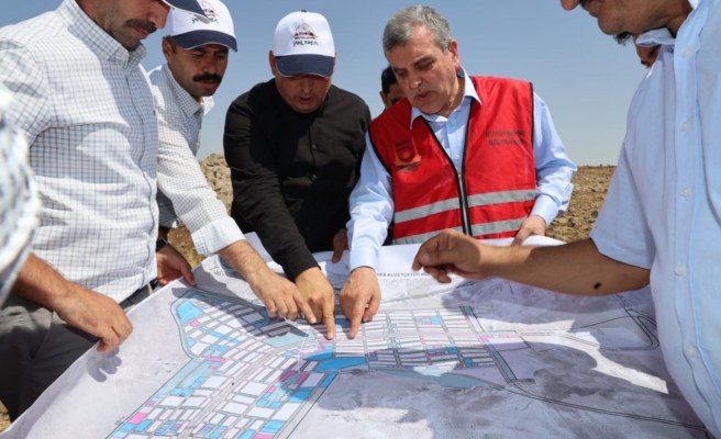 Urfa’da toplu konut yapılacak bölgede yol çalışmaları başladı