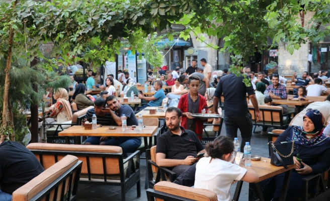 Tarihi Gümrük Han’da türküler yankılandı