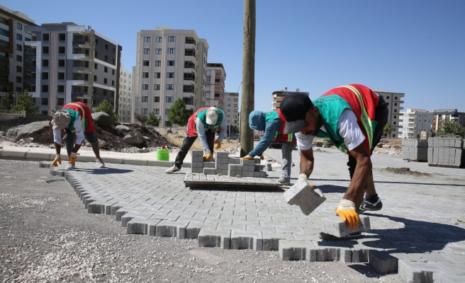 Karaköprü’de yeni yollar kilitli parke ile döşendi