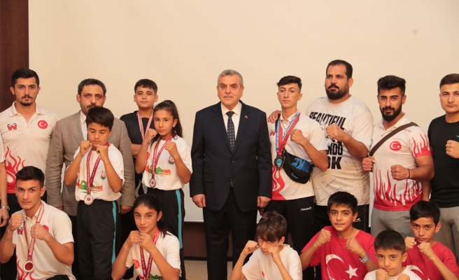 Beyazgül şampiyon sporcularla bir araya geldi