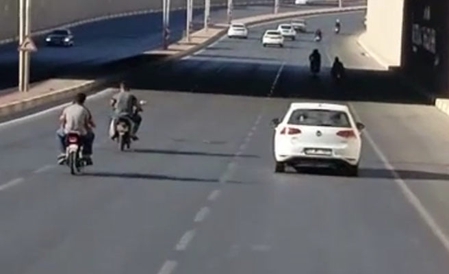Urfa’da motosiklet sürücüleri hız yaparak trafiği tehlikeye attı!