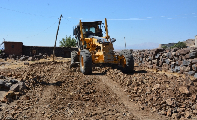 Siverek kırsalında stabilize yol çalışması