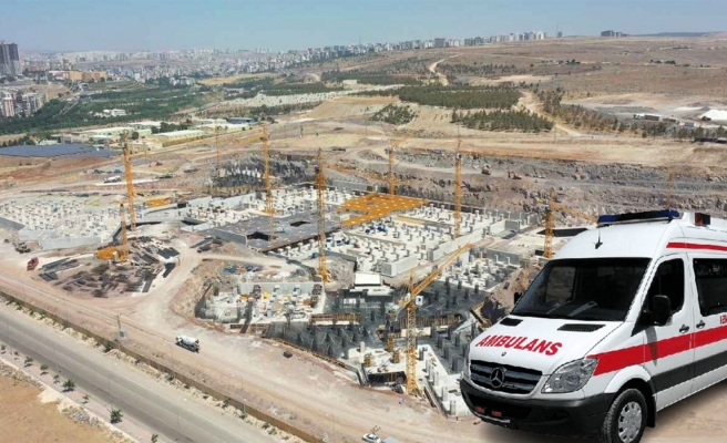 Şanlıurfa Şehir Hastanesi inşaatında yüksekten düşen işçi hastaneye kaldırıldı