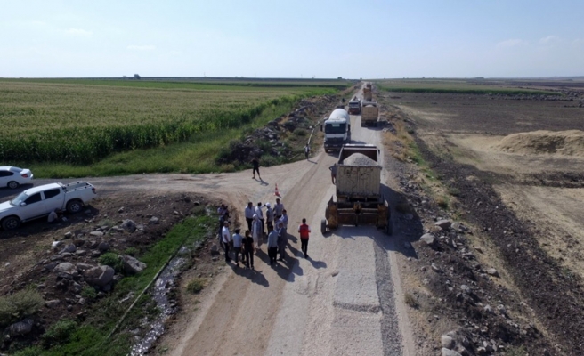 Siverek’te kırsal 10 mahalleyi kapsayan yolda asfaltlama