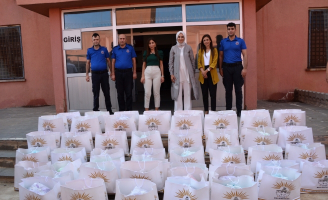 Siverek Belediye Başkanı Çakmak mahkumlara hijyen kiti desteğinde bulundu