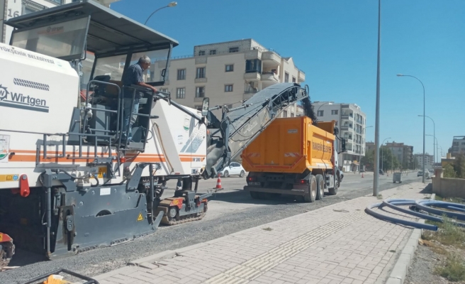 Viranşehir’de yol söküm çalışması