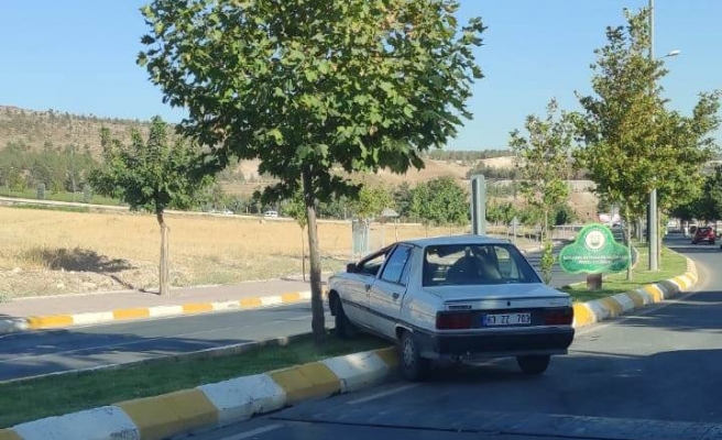 Karaköprü’de tek taraflı kazada 1’i çocuk 2 kişi yaralandı