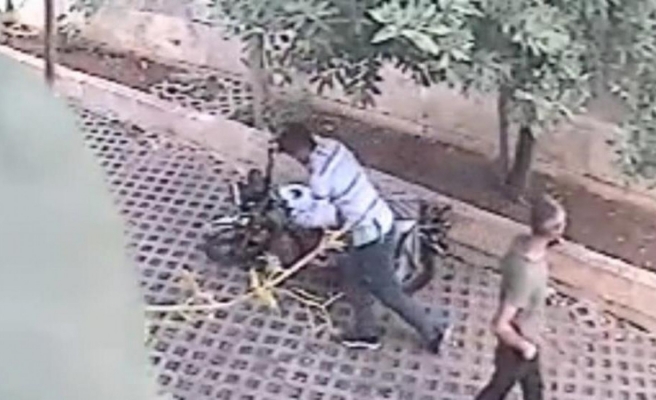 Haliliye'de lokanta önünde motosiklet güpegündüz çalındı