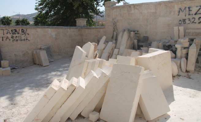 Şanlıurfa’da mezar taşı fiyatları el yakıyor