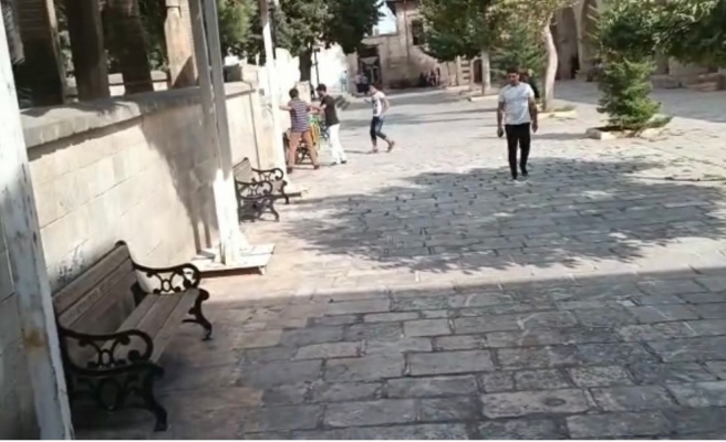 Urfa’da cami avlusunda kavga!