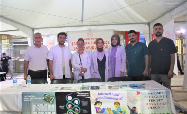 Sağlık çalışanlarının eğitim ve farkındalık standı ilgi çekti