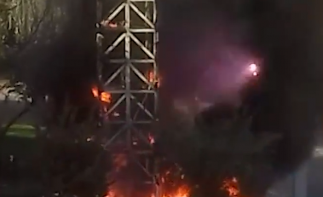Karaköprü’de baz istasyonunda çıkan yangın korkuttu!