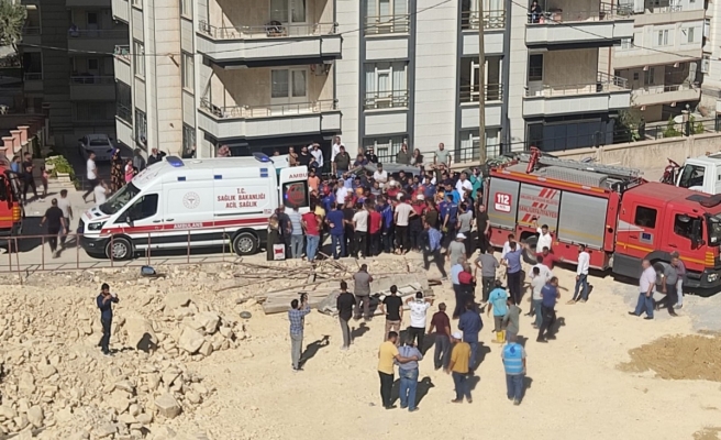 Urfa'da temeli kazılan inşaatta çökme!