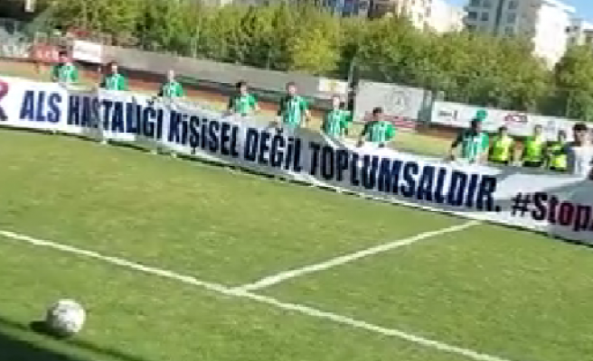 Karaköprüspor’dan ALS hastalarına pankartlı destek