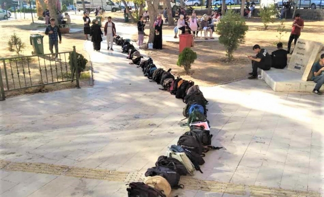 Kütüphanede öğrencilerin ilginç sıramatik sistemi