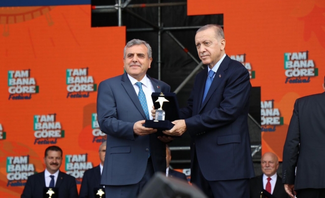 Beyazgül'e Cumhurbaşkanı'nın elinden ödül!