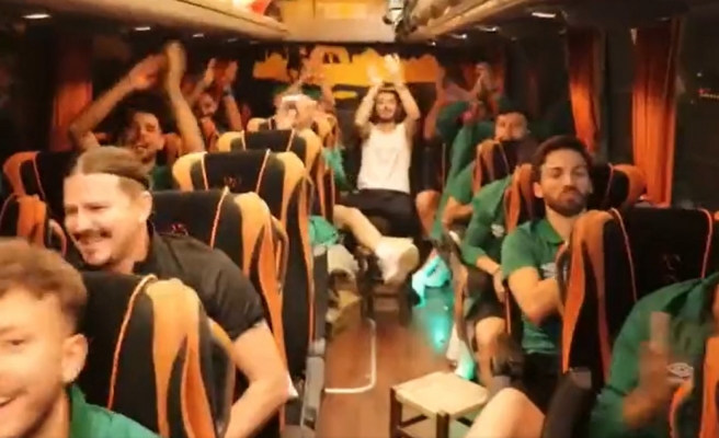 Şanlıurfasporlu futbolcuların Tatlıses düetine yanıt!