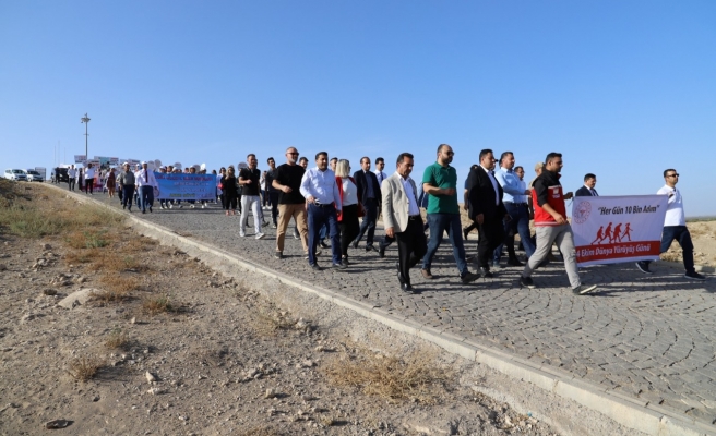 Yürüyüş etkinliğiyle sağlığa dikkat çektiler