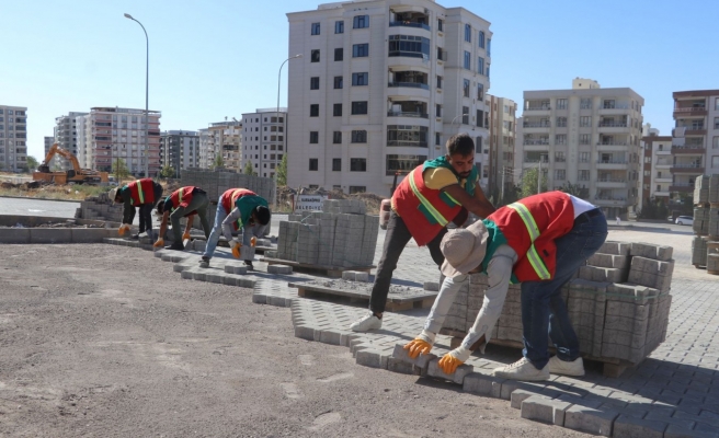 Karaköprü'de belediyeden yeni açılan yollarda çalışma