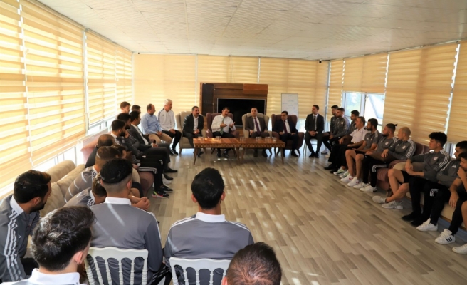 Vali Ayhan'a Karaköprü'deki çalışmalar aktarıldı