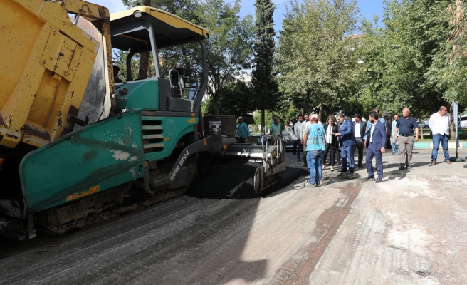 Haliliye'de merkez mahallerde asfaltlama çalışması devam ediyor