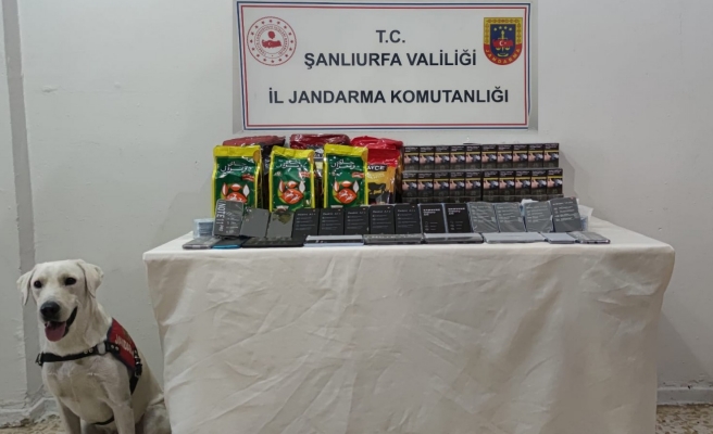 Viranşehir'de kaçak cep telefonu, sigara ve çay ele geçirildi