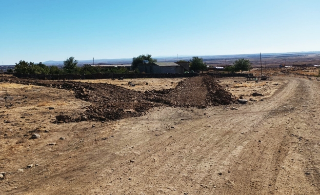 Siverek’te doğal nedenlerle tahrip olan yollar onarılıyor