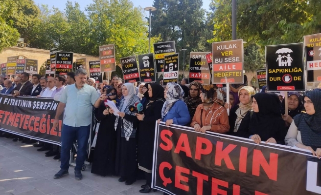 Urfa'da cuma namazı sonrası LGBT karşıtı yürüyüş