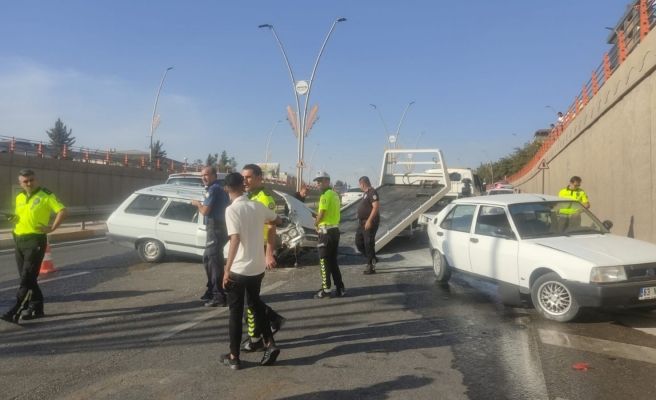 Urfa'da alt geçitte meydana gelen kazada 3 kişi yaralandı