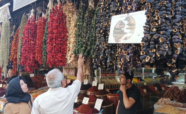 Kış aylarının doğal lezzetleri tarihi çarşıları süslemeye başladı