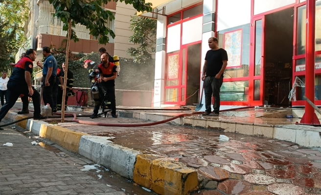 Karaköprü’de zincir markette yangın!