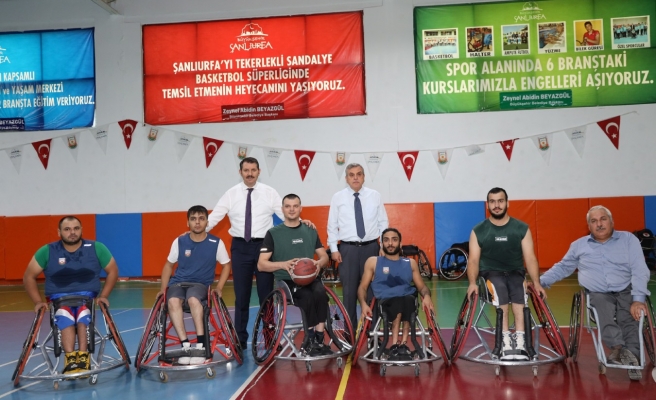 Vali Ayhan ve Başkan Beyazgül Engelsiz Yaşam Merkezini ziyaret etti