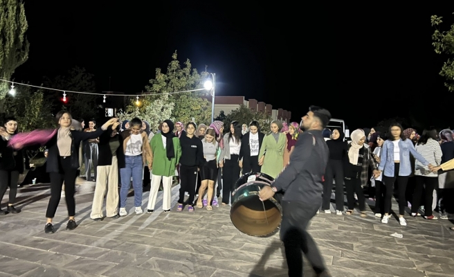 Urfa'da kız öğrenciler moral depoladı