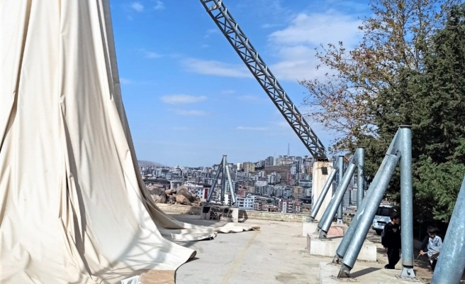 Belediye şikâyetlerin ardından çadırı kaldırıyor