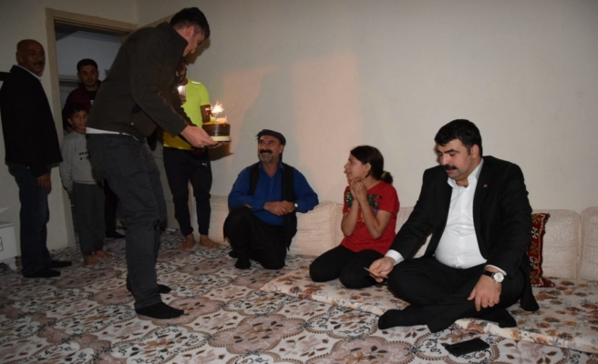 Hilvan'da devlet, kendi doğum gününde doğan çocuklara sürpriz yaptı