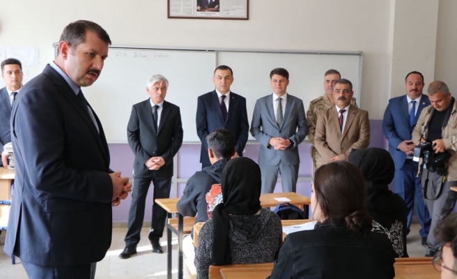 Vali Ayhan'dan öğrencilere moral