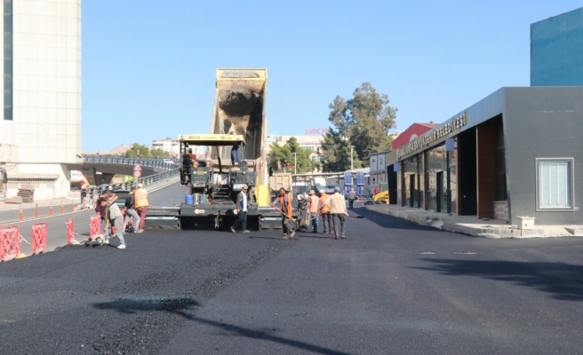 Abide Kavşağı yan yollarda asfalt çalışması başladı
