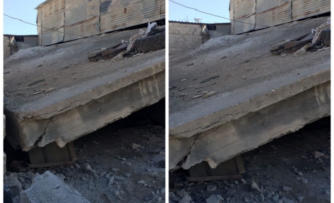 Haliliye’de 3 katlı iş yeri çöktü